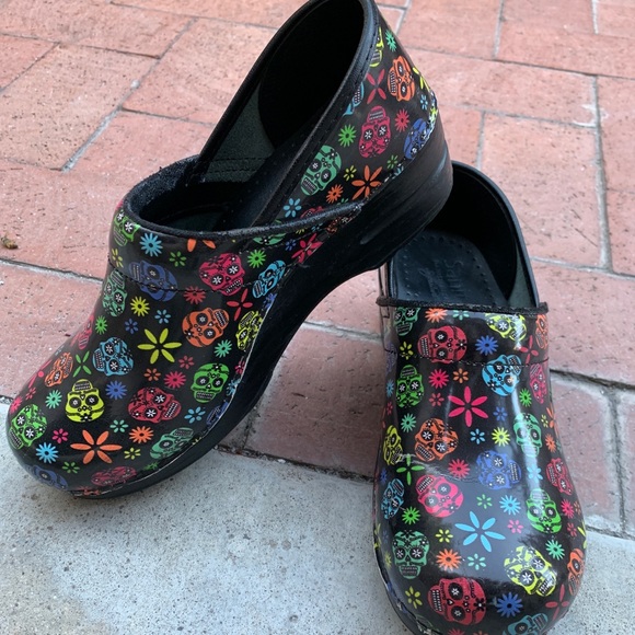sanita sugar skull clogs